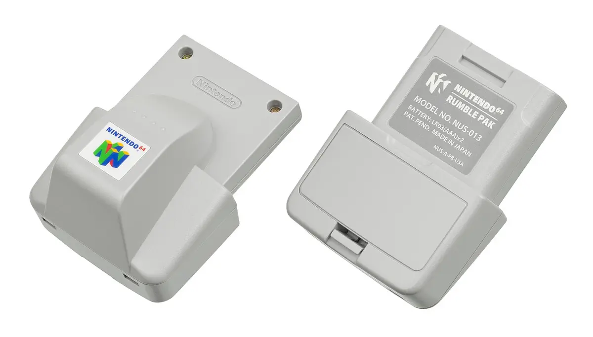 Origineel Nintendo 64 Rumble Pak op witte achtergrond