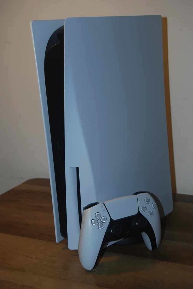 PlayStation 5 met discdrive en DualSense-controller